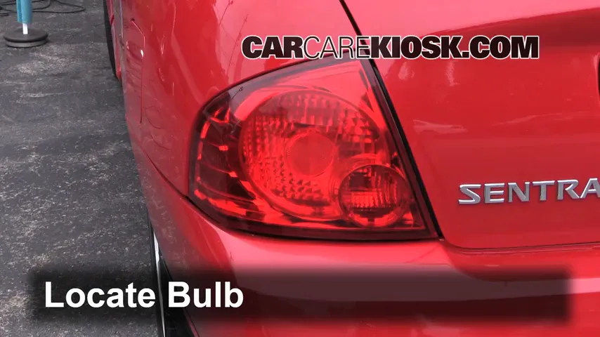 2006 Nissan Sentra S 1.8L 4 Cyl. Éclairage Feu clignotant arrière (remplacer l'ampoule)